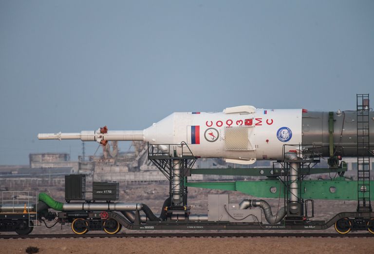 Вывоз ракеты-носителя Союз-ФГ с пилотируемым кораблем Союз-МС-03 на стартовую площадку Вывоз ракеты-носителя Союз-ФГ с пилотируемым кораблем Союз-МС-03 на стартовую площадку