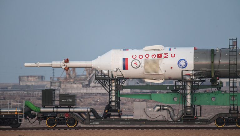 Вывоз ракеты-носителя Союз-ФГ с пилотируемым кораблем Союз-МС-03 на стартовую площадку Вывоз ракеты-носителя Союз-ФГ с пилотируемым кораблем Союз-МС-03 на стартовую площадку