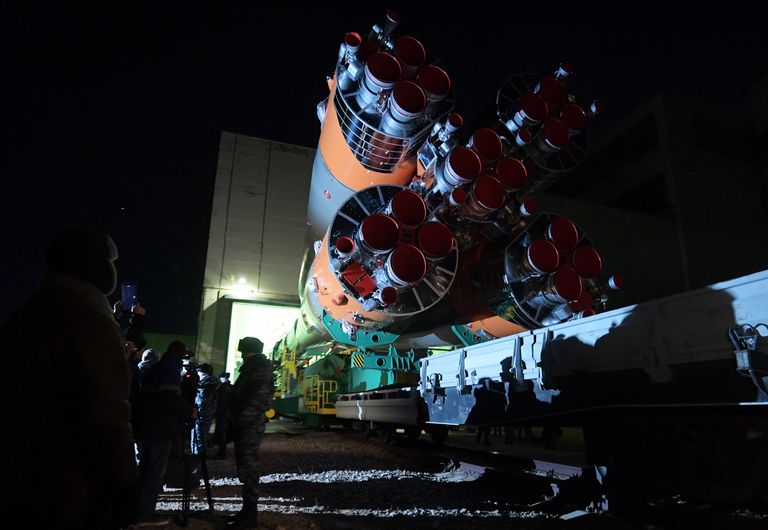 Вывоз ракеты-носителя Союз-ФГ с пилотируемым кораблем Союз-МС-03 на стартовую площадку Вывоз ракеты-носителя Союз-ФГ с пилотируемым кораблем Союз-МС-03 на стартовую площадку