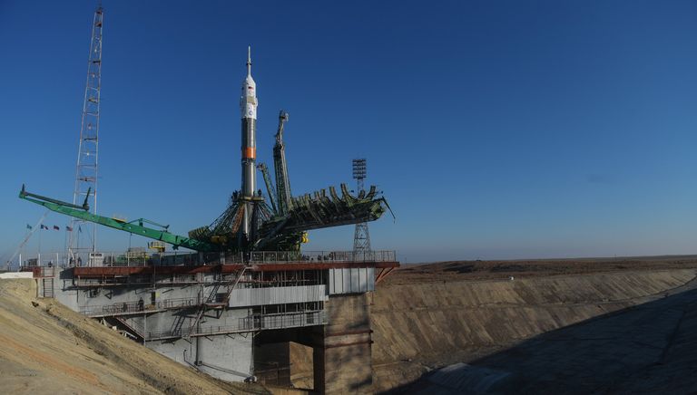 Вывоз ракеты-носителя Союз-ФГ с пилотируемым кораблем Союз-МС-03 на стартовую площадку Вывоз ракеты-носителя Союз-ФГ с пилотируемым кораблем Союз-МС-03 на стартовую площадку
