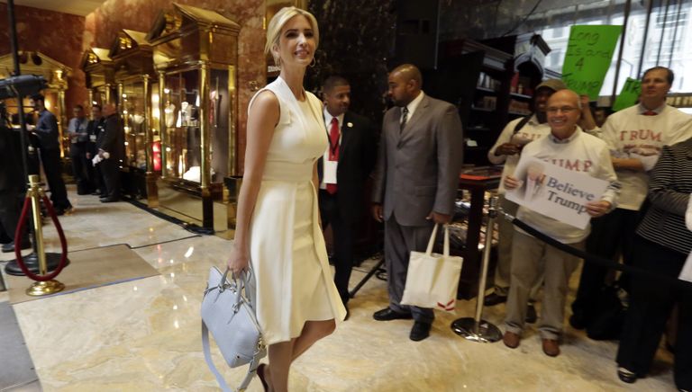 Иванка Трамп в вестибюле Trump Tower, Нью-Йорк, США. 16 июня 2015 Иванка Трамп в вестибюле Trump Tower, Нью-Йорк, США. 16 июня 2015
