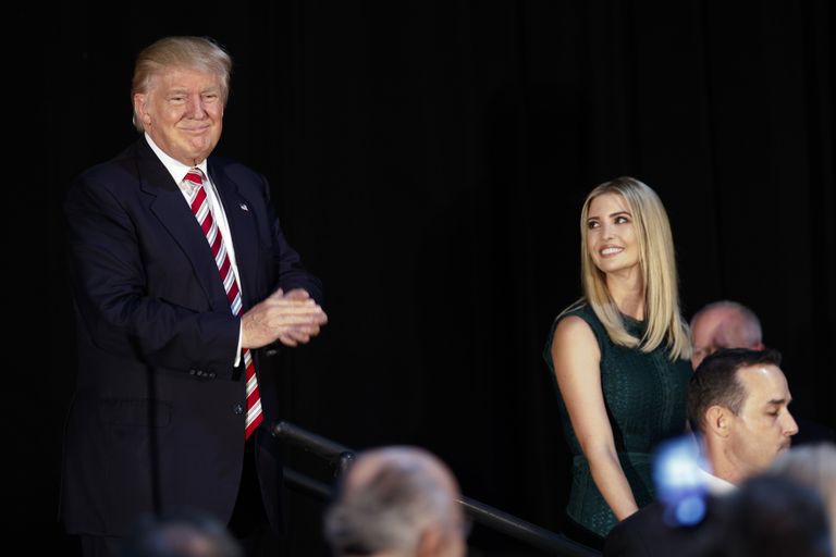 Иванка Трамп и ее отец Дональд Трамп в штате Пенсильвания. 13 сентября 2016 года Иванка Трамп и ее отец Дональд Трамп в штате Пенсильвания. 13 сентября 2016 года