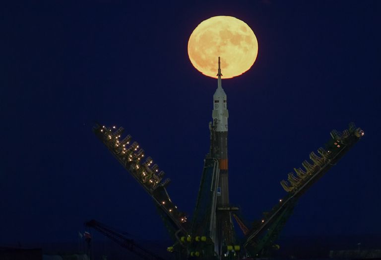 Суперлуние на космодроме Байконур Суперлуние на космодроме Байконур