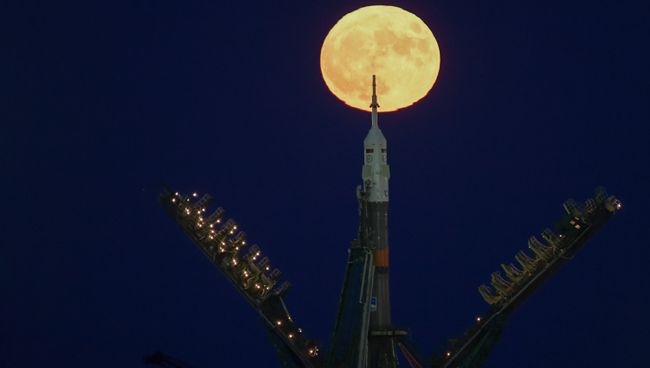Суперлуние на космодроме Байконур. Архивное фото Суперлуние на космодроме Байконур. Архивное фото