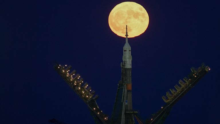 Суперлуние на космодроме Байконур Суперлуние на космодроме Байконур