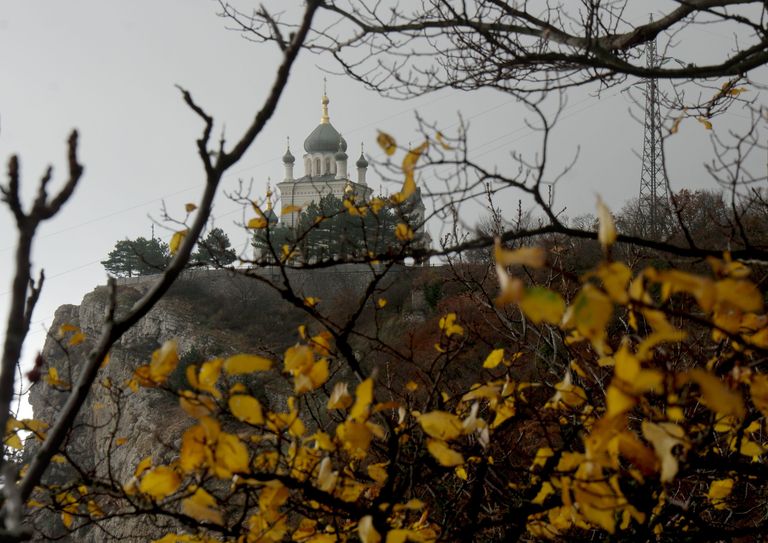 Церковь Воскресения Христова на Красной скале над поселком Форос в Крыму Церковь Воскресения Христова на Красной скале над поселком Форос в Крыму