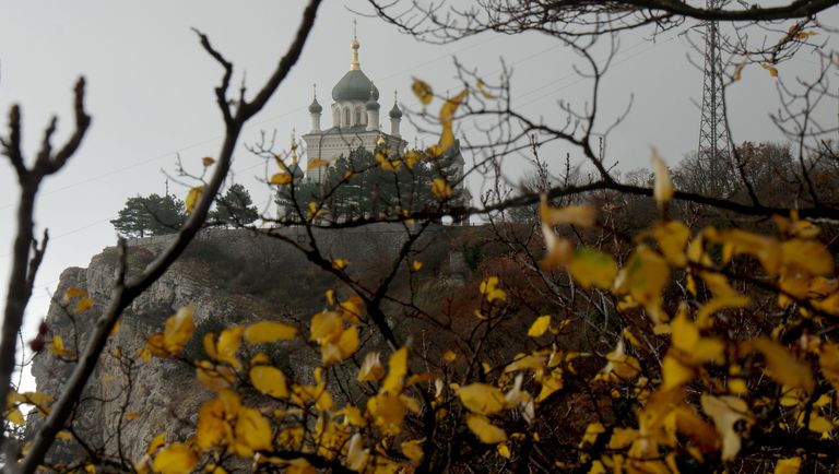 Церковь Воскресения Христова на Красной скале над поселком Форос в Крыму Церковь Воскресения Христова на Красной скале над поселком Форос в Крыму
