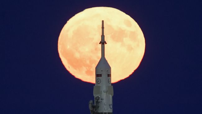 Суперлуние на космодроме Байконур. Архивное фото