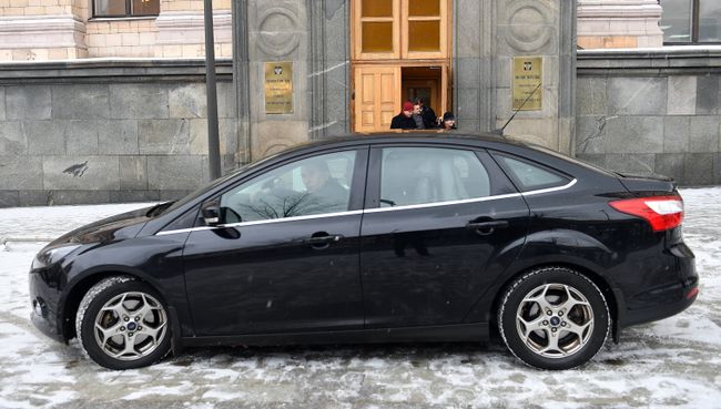 Автомобиль Ford Focus у здания министерства экономического развития Российской Федерации Автомобиль Ford Focus у здания министерства экономического развития Российской Федерации