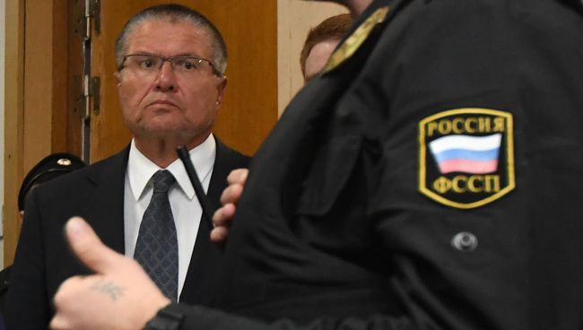 Министр экономического развития РФ Алексей Улюкаев в здании Басманного суда города Москвы