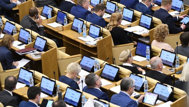 Депутаты на пленарном заседании Государственной Думы РФ. Архивное фото