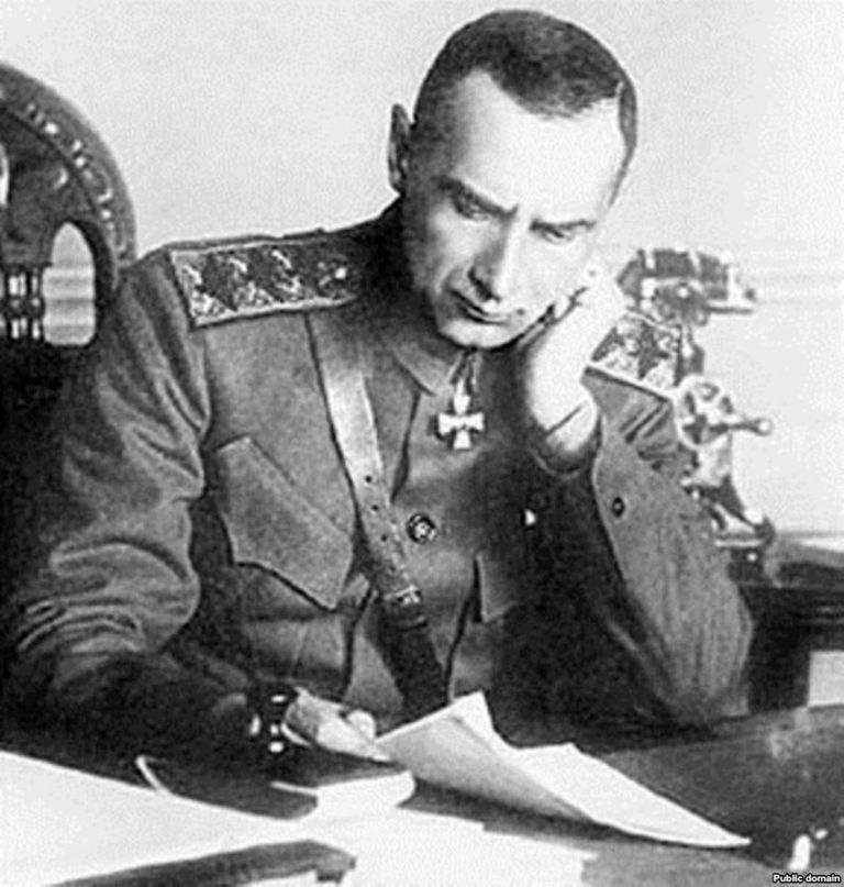 Верховный Правитель России и Верховный Главнокомандующий Русской армией адмирал Александр Колчак Верховный Правитель России и Верховный Главнокомандующий Русской армией адмирал Александр Колчак