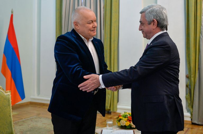 Президент Армении Серж Саргсян и генеральный директор российского международного информационного агентства Россия сегодня Дмитрий Киселёв Президент Армении Серж Саргсян и генеральный директор российского международного информационного агентства Россия сегодня Дмитрий Киселёв