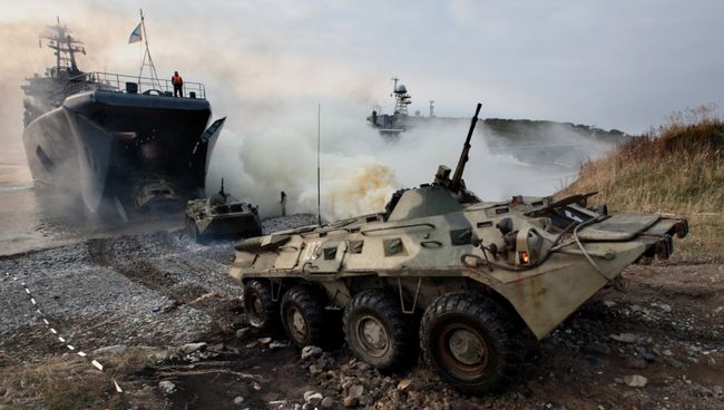 Бронетранспортеры с морскими пехотинцами вооруженных сил России Бронетранспортеры с морскими пехотинцами вооруженных сил России