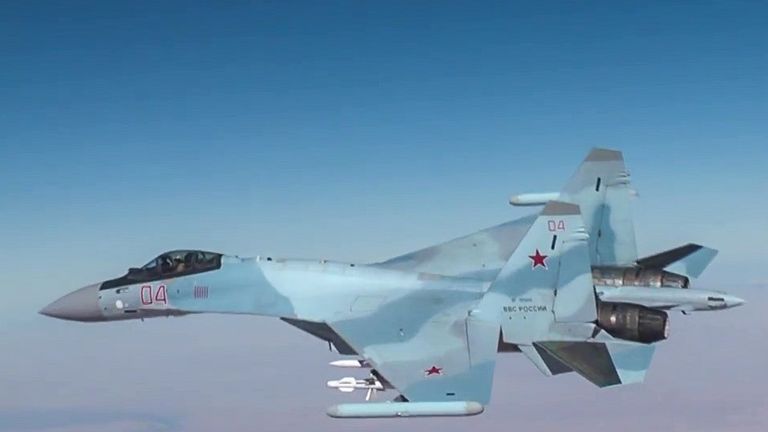 Самолет Су-30 ВКС РФ во время нанесения авиаудара по объектам террористов в Сирии. 17 ноября 2016 Самолет Су-30 ВКС РФ во время нанесения авиаудара по объектам террористов в Сирии. 17 ноября 2016