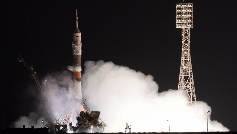 Пуск ракеты-носителя Союз-ФГ с пилотируемым кораблем Союз МС-03 с космодрома Байконур