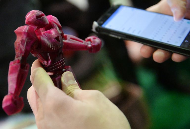 Фигурка робота на выставке 3D Print Expo 2016 в Москве Фигурка робота на выставке 3D Print Expo 2016 в Москве