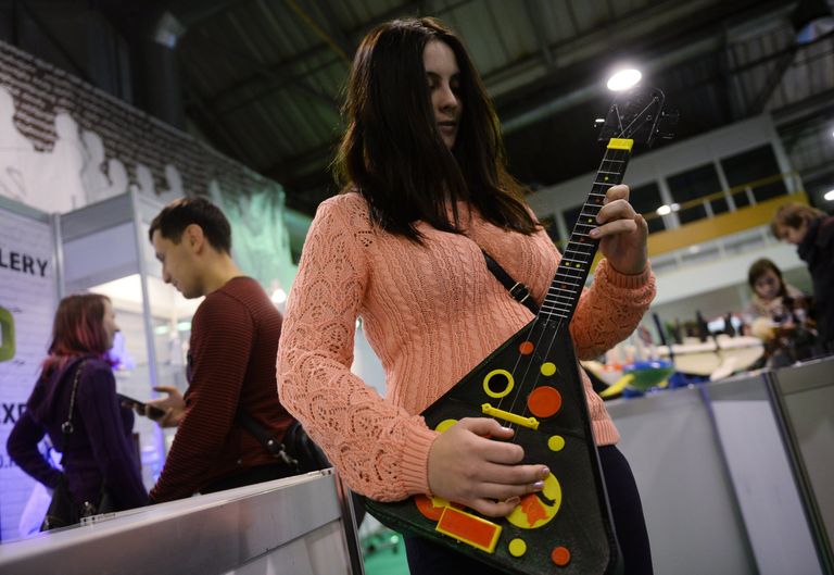 Балалайка, напечатанная на 3d-принтере, на выставке 3D Print Expo 2016 Балалайка, напечатанная на 3d-принтере, на выставке 3D Print Expo 2016