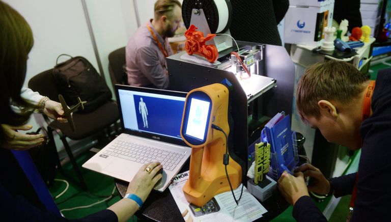 Демонстрация 3d-печати на выставке 3D Print Expo 2016 в Москве Демонстрация 3d-печати на выставке 3D Print Expo 2016 в Москве