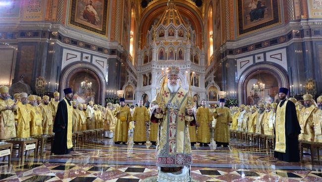 Божественная литургия в храме Христа Спасителя Божественная литургия в храме Христа Спасителя