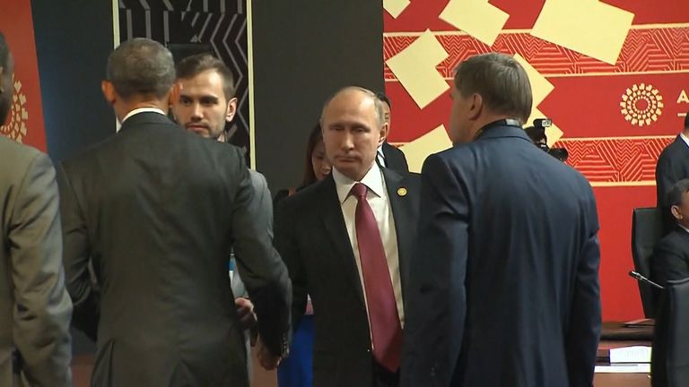 Путин и Обама провели короткую беседу на саммите АТЭС в Перу Путин и Обама провели короткую беседу на саммите АТЭС в Перу