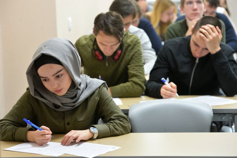 Участники Всероссийского географического диктанта в Казанском федеральном университете (КФУ)