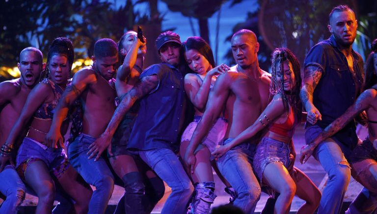 Выступление певиц Арианы Гранде и Ники Минаж на American Music Awards, 20 ноября 2016 Выступление певиц Арианы Гранде и Ники Минаж на American Music Awards, 20 ноября 2016