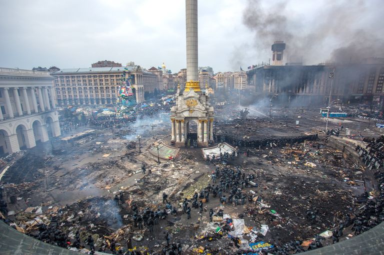 Площадь Независимости в Киеве. Февраль 2014 года Площадь Независимости в Киеве. Февраль 2014 года