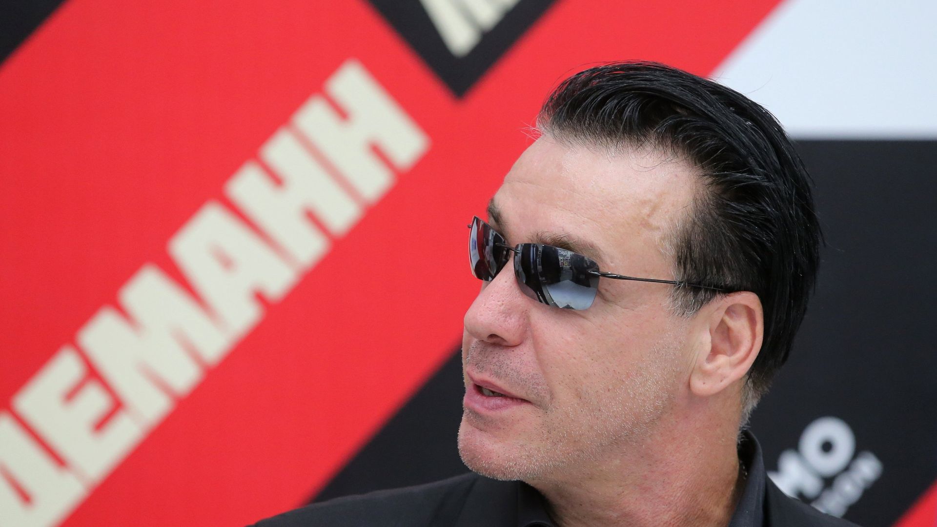 Солист группы Rammstein Тилль Линдеманн на презентации своей книги В тихой ночи. Лирика в Москве Солист группы Rammstein Тилль Линдеманн на презентации своей книги В тихой ночи. Лирика в Москве - РИА Новости, 1920, 28.08.2021