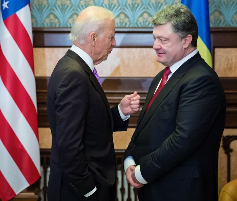 Вице-президент США Джо Байден и президент Украины Петр Порошенко во время встречи в Киеве Вице-президент США Джо Байден и президент Украины Петр Порошенко во время встречи в Киеве