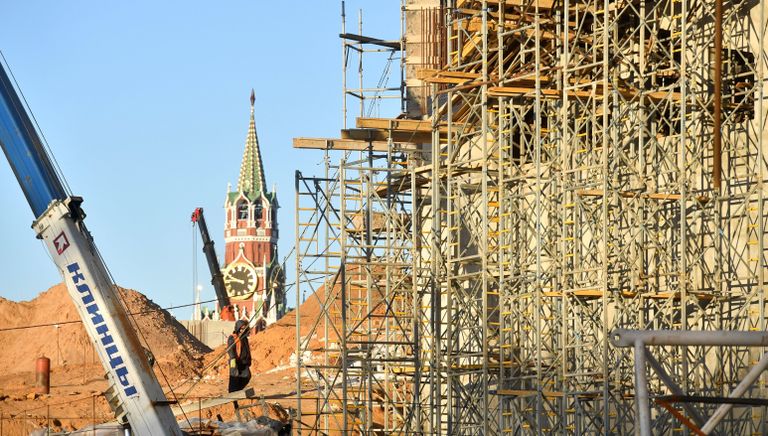 Строительство парка Зарядье в Москве