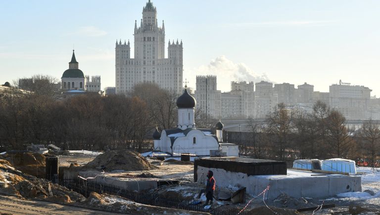 Строительство парка Зарядье в Москве