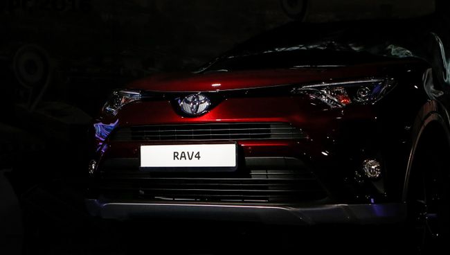 Автомобиль Toyota RAV4. Архивное фото Автомобиль Toyota RAV4. Архивное фото