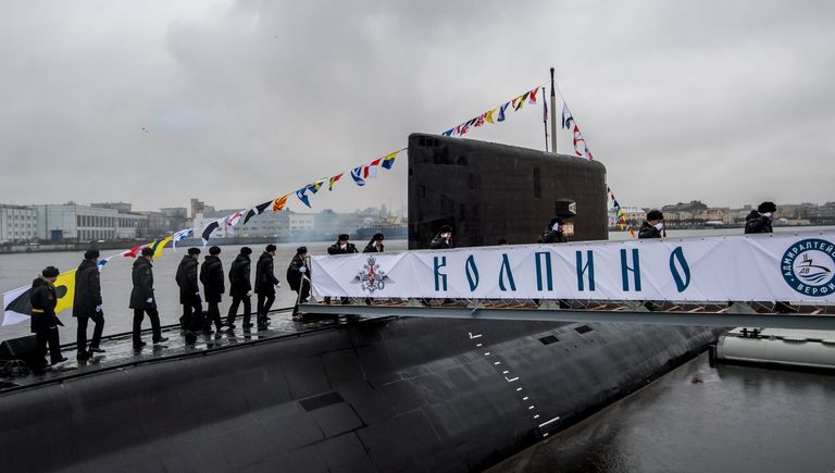 Торжественная церемония передачи подлодки Колпино ВМФ России на пристани АО Адмиралтейские верфи в Санкт-Петербурге Торжественная церемония передачи подлодки Колпино ВМФ России на пристани АО Адмиралтейские верфи в Санкт-Петербурге
