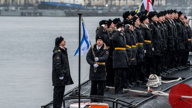 Торжественная церемония передачи подлодки Колпино ВМФ России на пристани АО Адмиралтейские верфи в Санкт-Петербурге