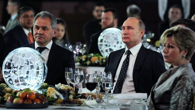 Владимир Путин на торжественной церемонии вручения премии Русского географического общества в Кремле. 24 ноября 2016 Владимир Путин на торжественной церемонии вручения премии Русского географического общества в Кремле. 24 ноября 2016
