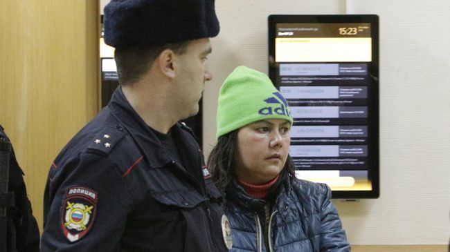 Гюльчехра Бобокулова в Хорошевском суде после оглашения приговора о принудительном психиатрическом лечении Гюльчехра Бобокулова в Хорошевском суде после оглашения приговора о принудительном психиатрическом лечении