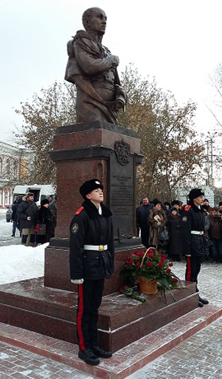 Памятник генерал-губернатору Сибири графу Сперанскому в Иркутске Памятник генерал-губернатору Сибири графу Сперанскому в Иркутске