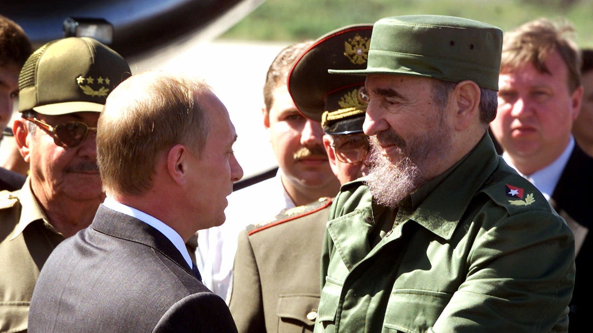 Владимир Путин и Фидель Кастро в Варадеро. 17 декабря 2000 Владимир Путин и Фидель Кастро в Варадеро. 17 декабря 2000 - РИА Новости, 1920, 22.11.2022
