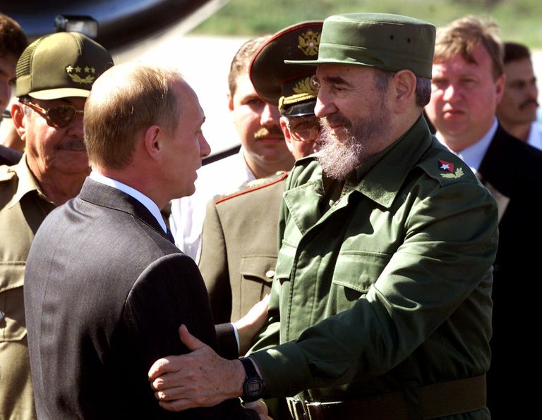 Президент России Владимир Путин и президент Кубы Фидель Кастро в Варадеро. 17 декабря 2000 Президент России Владимир Путин и президент Кубы Фидель Кастро в Варадеро. 17 декабря 2000