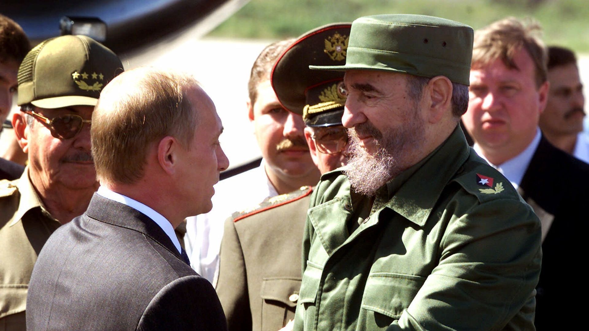 Владимир Путин и Фидель Кастро в Варадеро. 17 декабря 2000 Владимир Путин и Фидель Кастро в Варадеро. 17 декабря 2000 - РИА Новости, 1920, 22.11.2022