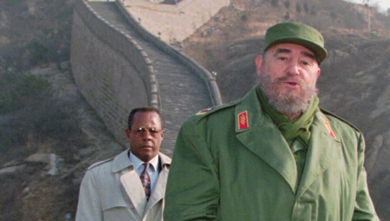 Президент Кубы Фидель Кастро на фоне Великой китайской стены. 1 декабря 1995 Президент Кубы Фидель Кастро на фоне Великой китайской стены. 1 декабря 1995