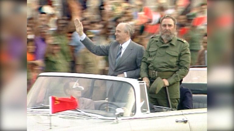 Фидель Кастро умер в возрасте 90 лет. Кадры из жизни кубинского революционера Фидель Кастро умер в возрасте 90 лет. Кадры из жизни кубинского революционера