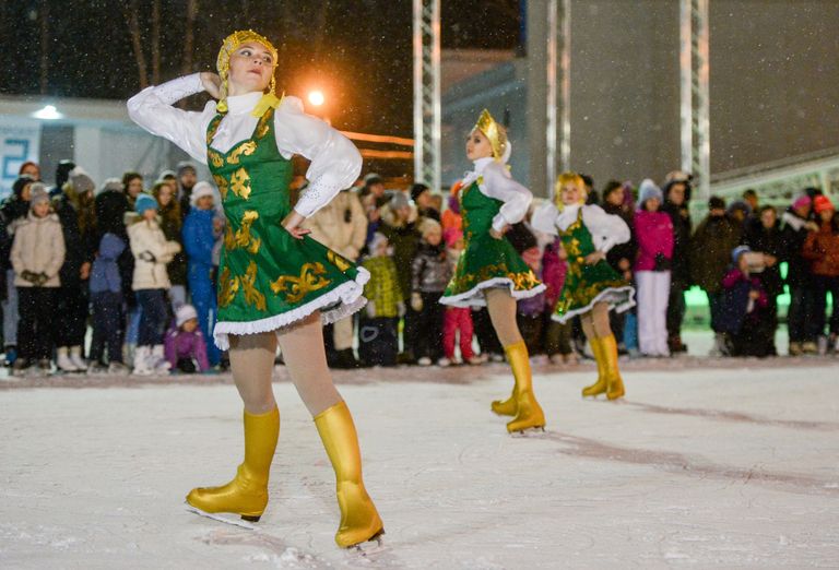Выступление артистов на открытии катка Лёд в парке культуры и отдыха Сокольники в Москве Выступление артистов на открытии катка Лёд в парке культуры и отдыха Сокольники в Москве