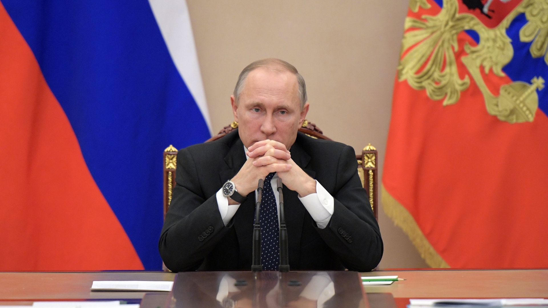 Президент РФ Владимир Путин на совещании с членами правительства РФ в Кремле Президент РФ Владимир Путин на совещании с членами правительства РФ в Кремле - РИА Новости, 1920, 24.06.2020