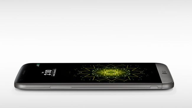 Смартфон LG G5 SE. Архивное фото Смартфон LG G5 SE. Архивное фото