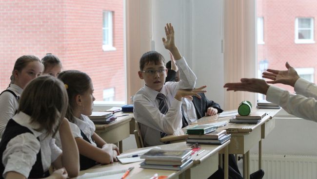 На уроке в общеобразовательной школе. Архивное фото На уроке в общеобразовательной школе. Архивное фото