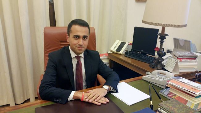 Вице-спикер парламента Италии, один из руководителей влиятельного оппозиционного Движения 5 звезд (Д5З) Луиджи Ди Майо Вице-спикер парламента Италии, один из руководителей влиятельного оппозиционного Движения 5 звезд (Д5З) Луиджи Ди Майо