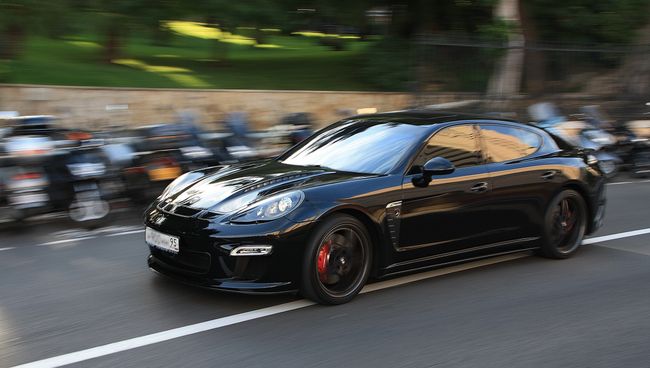 Автомобиль Porsche Panamera. Архивное фото