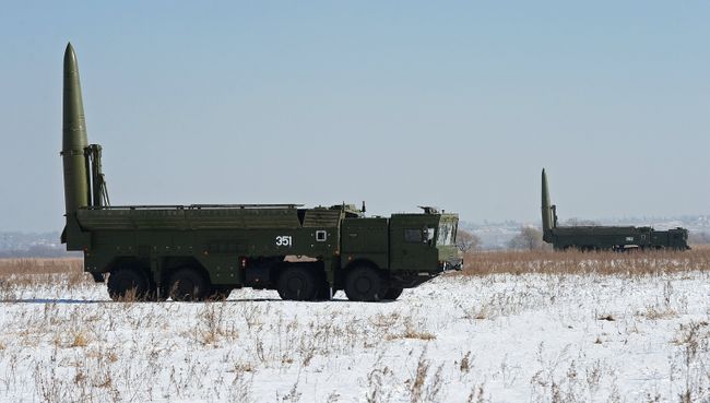 Оперативно-тактические ракетные комплексы Искандер-М. Архивное фото Оперативно-тактические ракетные комплексы Искандер-М. Архивное фото